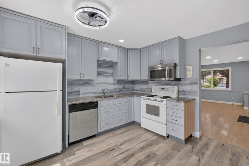 Kitchen - 178 Tudor Lane, Edmonton, AB 