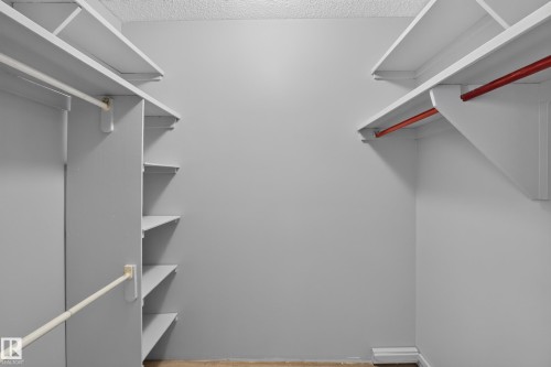 Walk in closet - 178 Tudor Lane, Edmonton, AB 