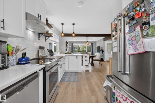 4336 116 Street, Edmonton, AB - Indoor Photo Showing Kitchen With Upgraded Kitchen