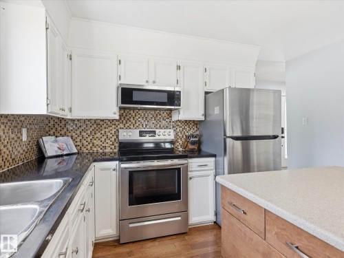 3 Fairfax Crescent, St. Albert, AB - Indoor Photo Showing Kitchen With Double Sink