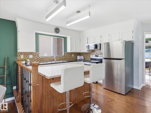 3 Fairfax Crescent, St. Albert, AB - Indoor Photo Showing Kitchen With Upgraded Kitchen