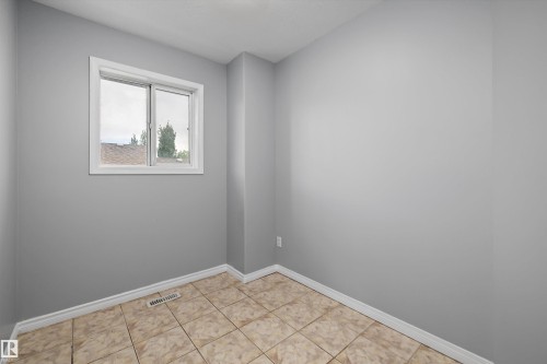 Empty room - 4831 154 Avenue, Edmonton, AB 