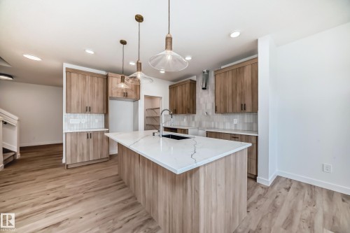 8255 Kiriak Loop, Edmonton, AB 