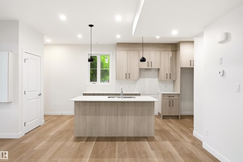 9747 65 Avenue, Edmonton, AB 