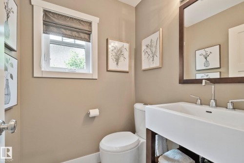 7504 142A St Nw, Edmonton, AB 