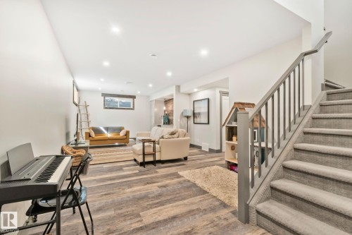 7504 142A St Nw, Edmonton, AB 