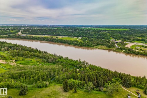 7504 142A St Nw, Edmonton, AB 