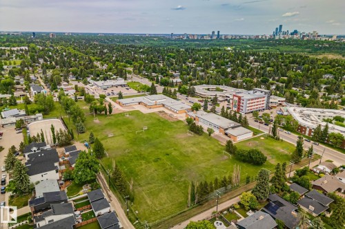 7504 142A St Nw, Edmonton, AB 