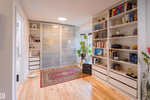 9749 102 Street, Edmonton, AB 