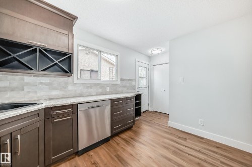 3510 41B Avenue, Edmonton, AB - Indoor Photo Showing Kitchen