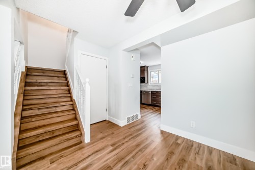 3510 41B Avenue, Edmonton, AB - Indoor Photo Showing Other Room