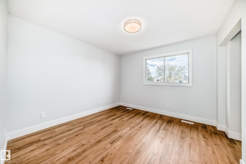 3510 41B Avenue, Edmonton, AB - Indoor Photo Showing Other Room