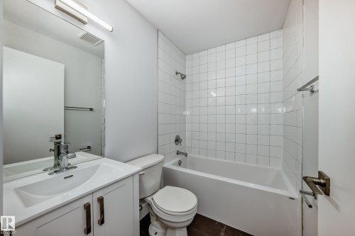 3510 41B Avenue, Edmonton, AB - Indoor Photo Showing Bathroom