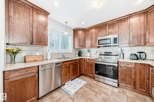 7021 95 Street, Edmonton, AB 