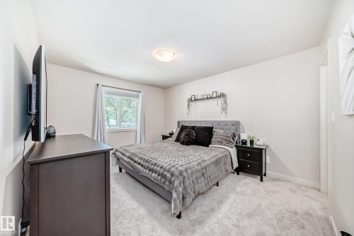 7021 95 Street, Edmonton, AB 