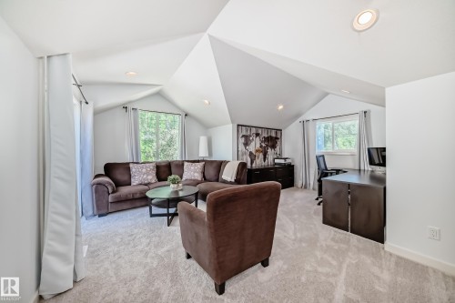 7021 95 Street, Edmonton, AB 
