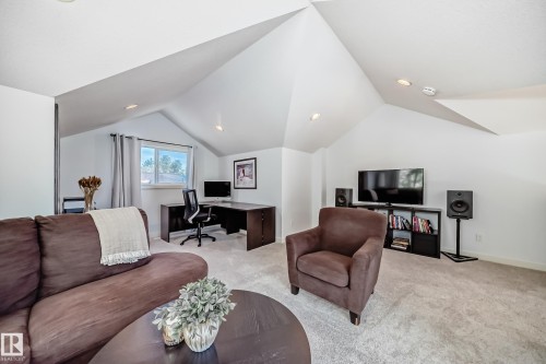 7021 95 Street, Edmonton, AB 
