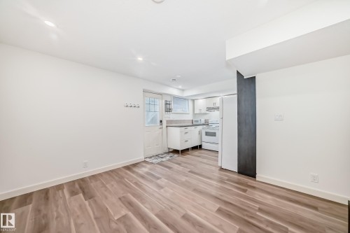7021 95 Street, Edmonton, AB 