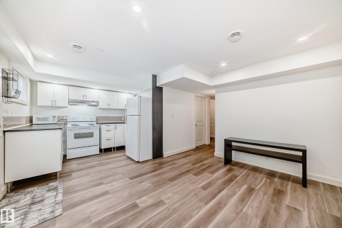 7021 95 Street, Edmonton, AB 