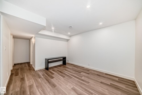 7021 95 Street, Edmonton, AB 