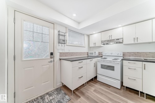 7021 95 Street, Edmonton, AB 