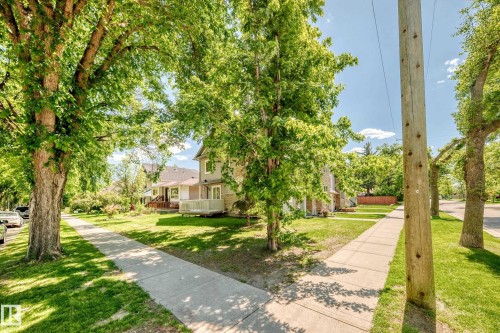 7021 95 Street, Edmonton, AB 