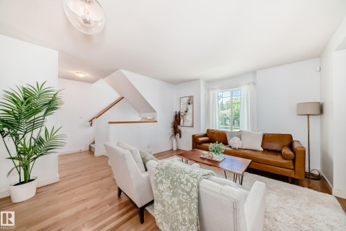 7021 95 Street, Edmonton, AB 
