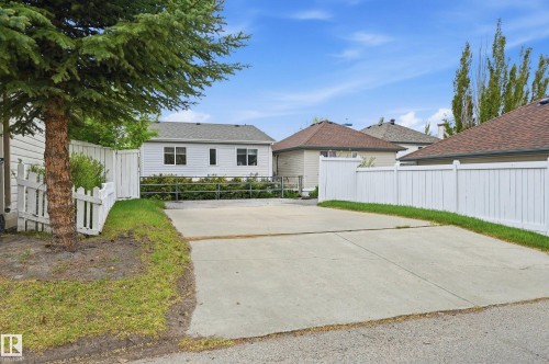 2050 Tanner Wynd, Edmonton, AB 