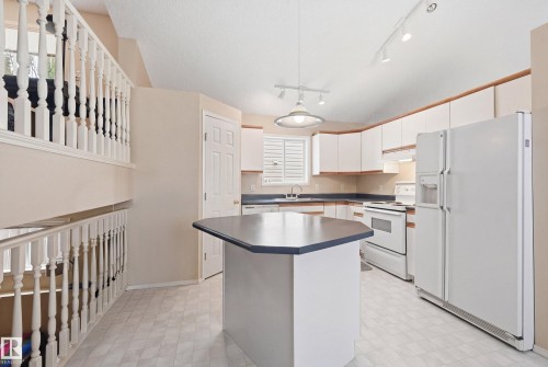 2050 Tanner Wynd, Edmonton, AB 