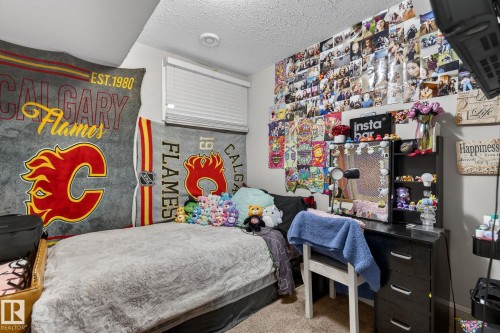 Carpeted room featuring a window with blinds, a built-in ceiling light, and light-toned walls - 15112 80 Street, Edmonton, AB 