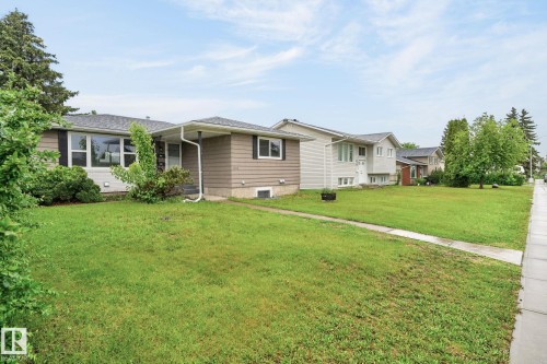 Ranch-style exterior with horizontal siding and dark shutters - 15112 80 Street, Edmonton, AB 