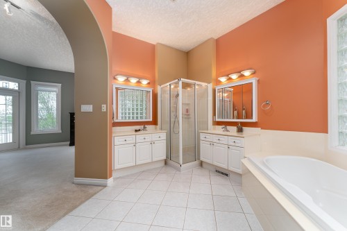 520 Pardee Bay, Edmonton, AB - Indoor Photo Showing Bathroom