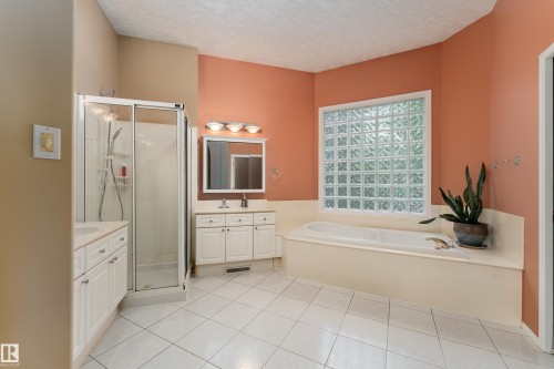 520 Pardee Bay, Edmonton, AB - Indoor Photo Showing Bathroom