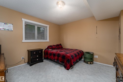 520 Pardee Bay, Edmonton, AB - Indoor Photo Showing Bedroom