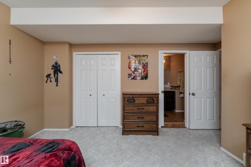 520 Pardee Bay, Edmonton, AB - Indoor Photo Showing Bedroom