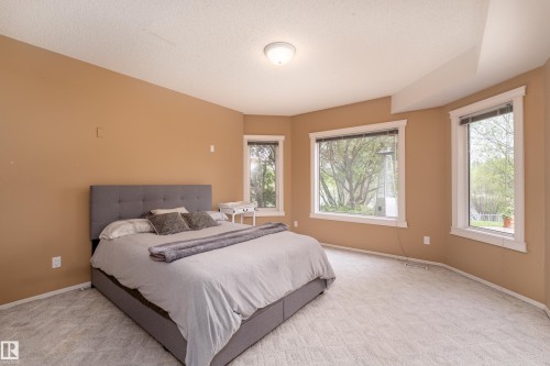 520 Pardee Bay, Edmonton, AB - Indoor Photo Showing Bedroom