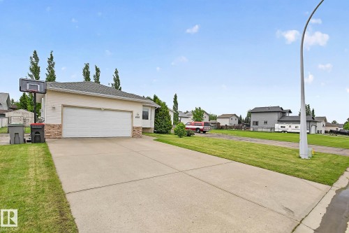4805 53 Avenue, Thorsby, AB 