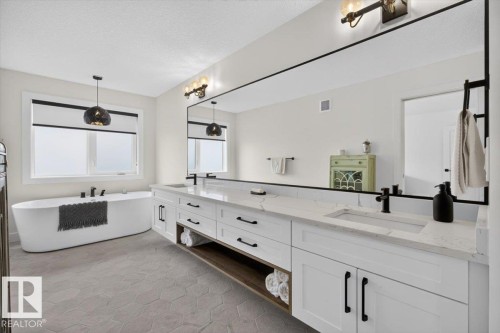 4470 Suzanna Crescent, Edmonton, AB 