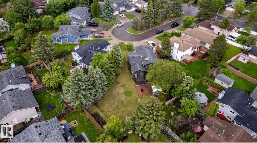 Image quality insufficient for description - 27 Danforth Crescent, St. Albert, AB 