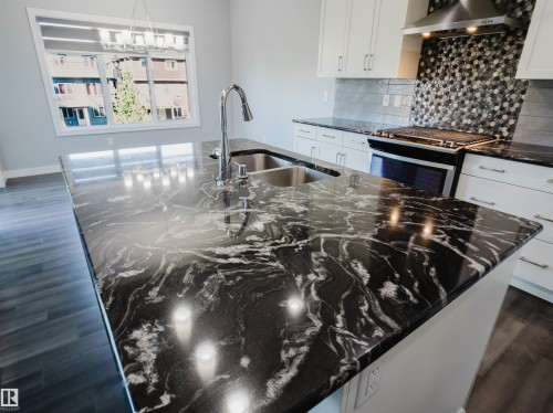 Kitchen - 2526 Wonnacott Loop, Edmonton, AB 