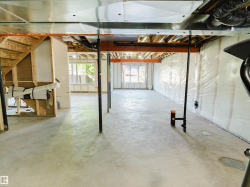 Unfinished basement offering substantial square footage with exposed joists and ductwork - 2526 Wonnacott Loop, Edmonton, AB 