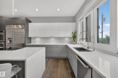 9509 99B Street, Edmonton, AB 