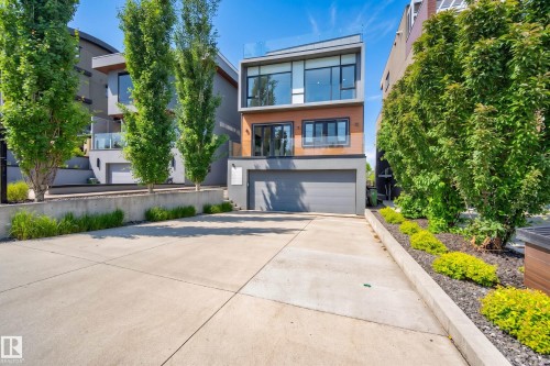 9509 99B Street, Edmonton, AB 