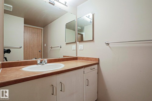 203 44 Alpine Place, St. Albert, AB - Indoor Photo Showing Bathroom