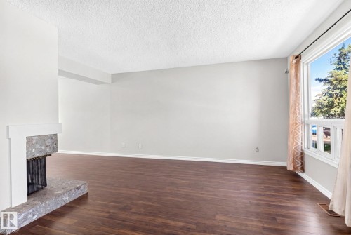 7 1651 46 St, Edmonton, AB 