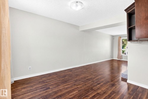 7 1651 46 St, Edmonton, AB 