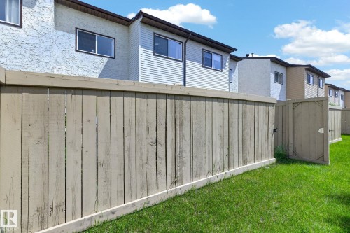 7 1651 46 St, Edmonton, AB 