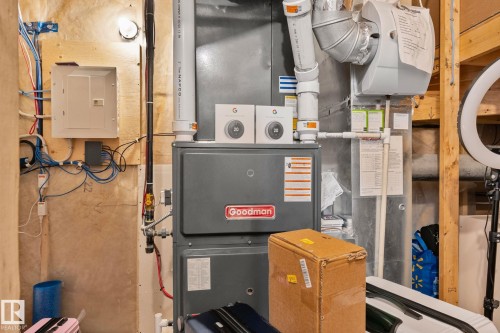 Goodman furnace with dual smart thermostats and a whole-house humidifier - 4509 Wingfield Bay Bay, Edmonton, AB 