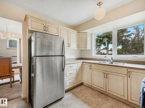 5 Akins Drive, St. Albert, AB 