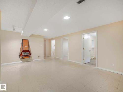 5 Akins Drive, St. Albert, AB 